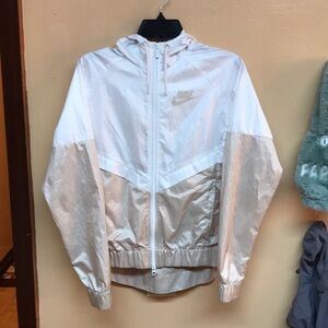 Nike Windbreaker White And Tan
